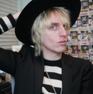 Meet your Posher, Logan